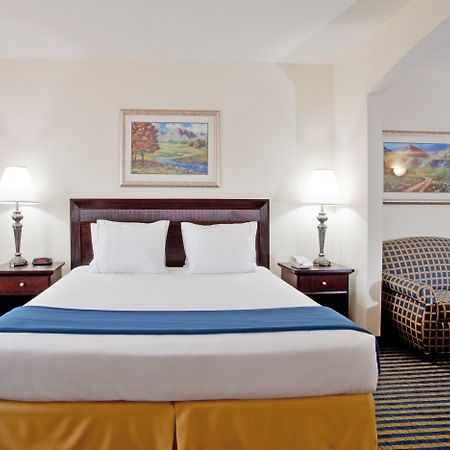 Holiday Inn Express & Suites Chesapeake, An Ihg Hotel Екстериор снимка