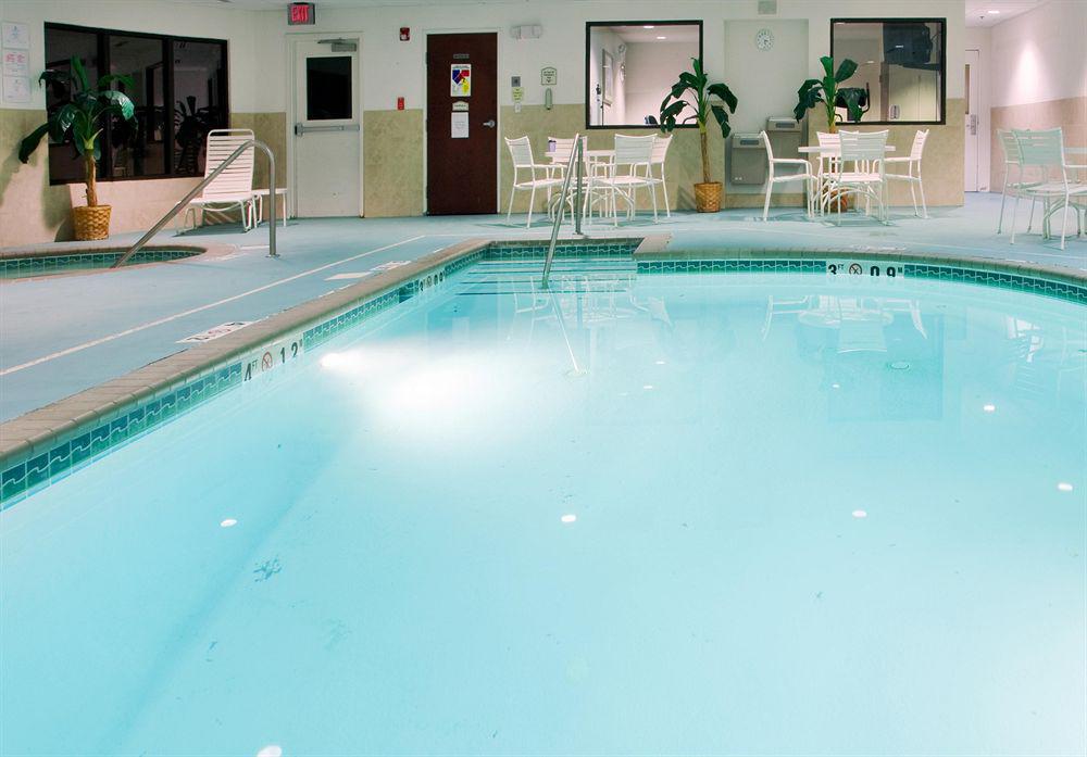Holiday Inn Express & Suites Chesapeake By Ihg Екстериор снимка