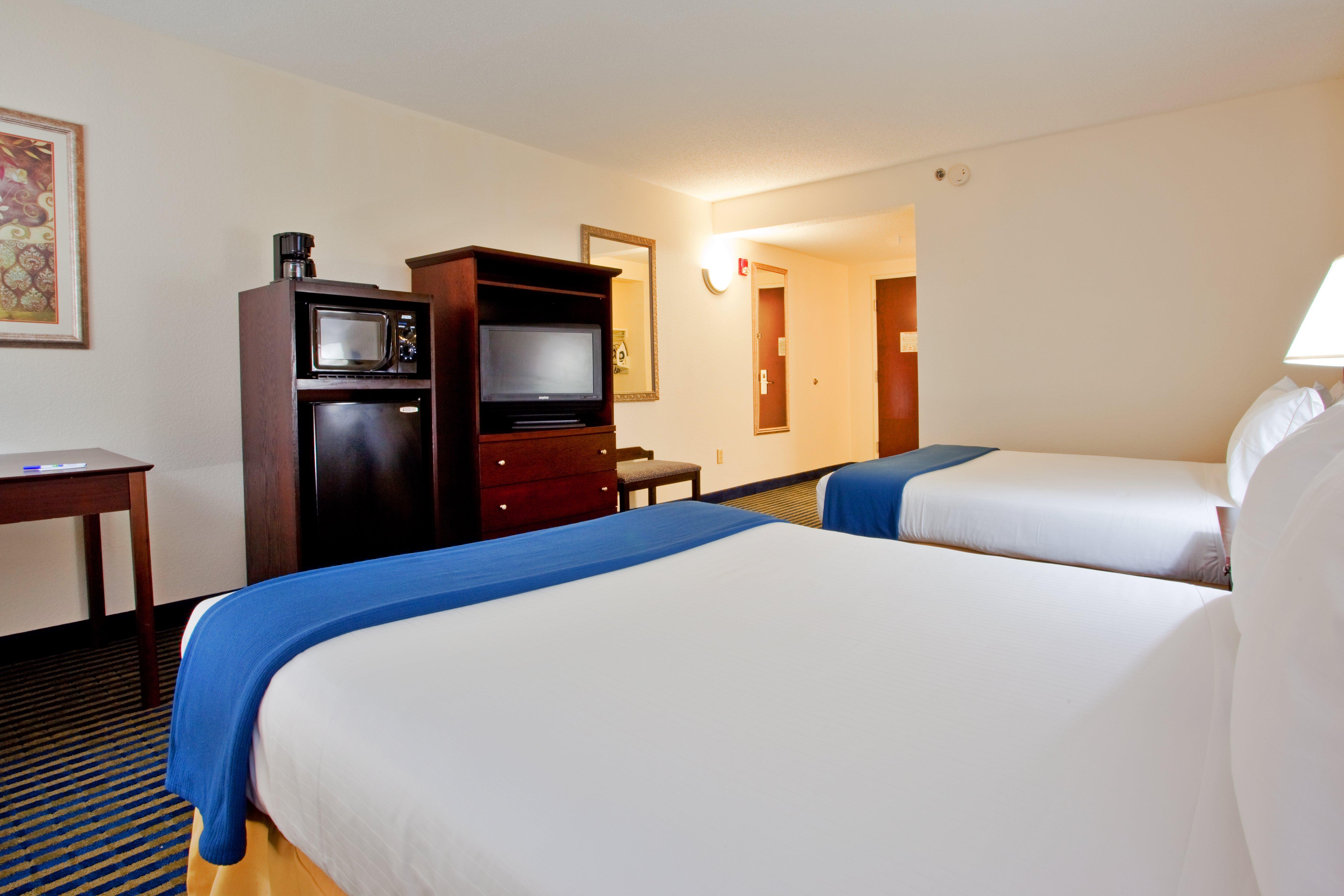 Holiday Inn Express & Suites Chesapeake By Ihg Екстериор снимка