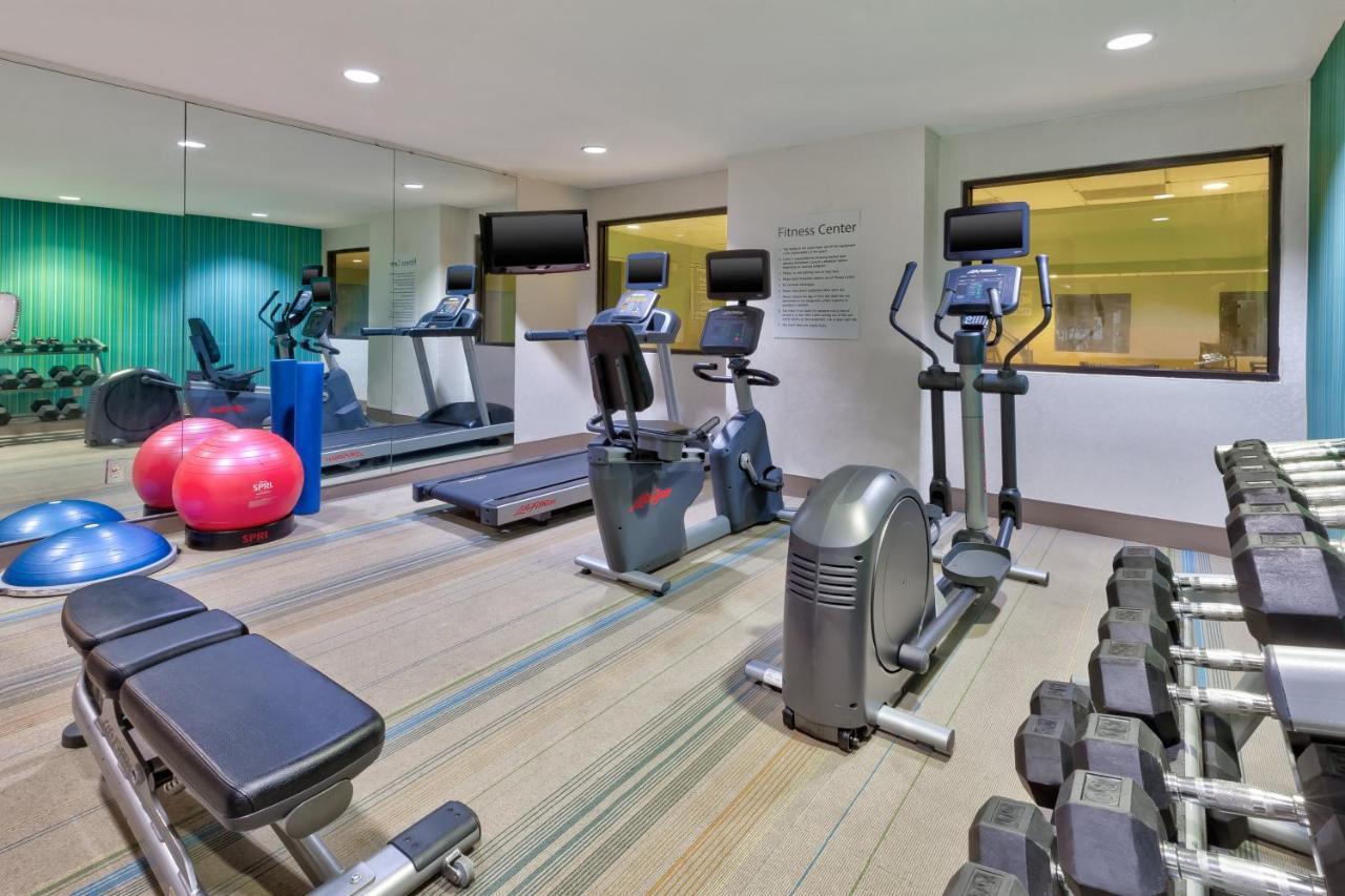 Holiday Inn Express & Suites Chesapeake By Ihg Екстериор снимка