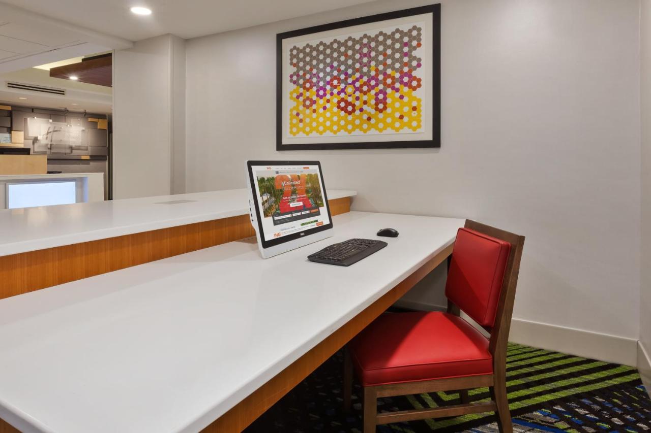Holiday Inn Express & Suites Chesapeake By Ihg Екстериор снимка