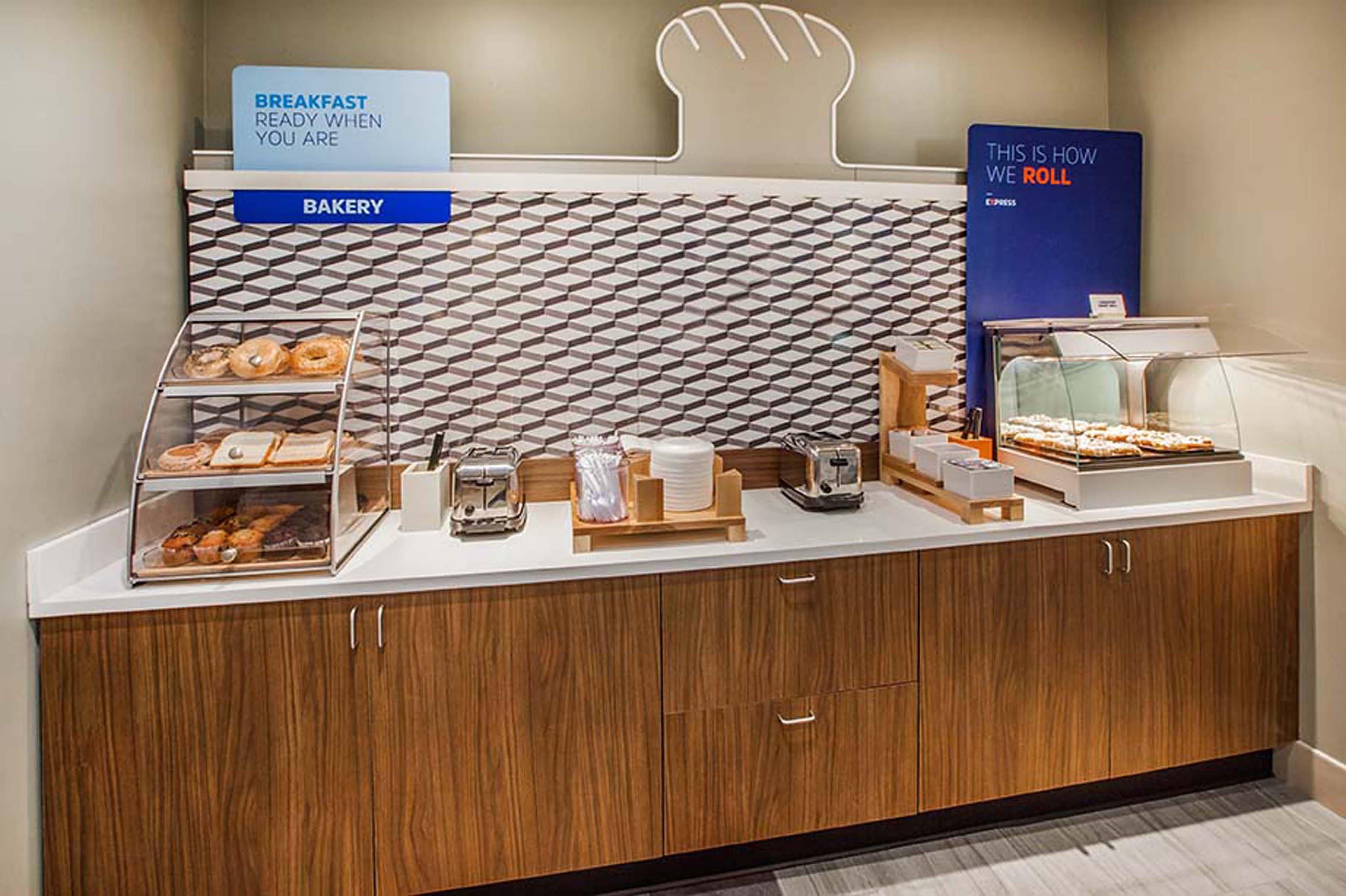 Holiday Inn Express & Suites Chesapeake By Ihg Екстериор снимка