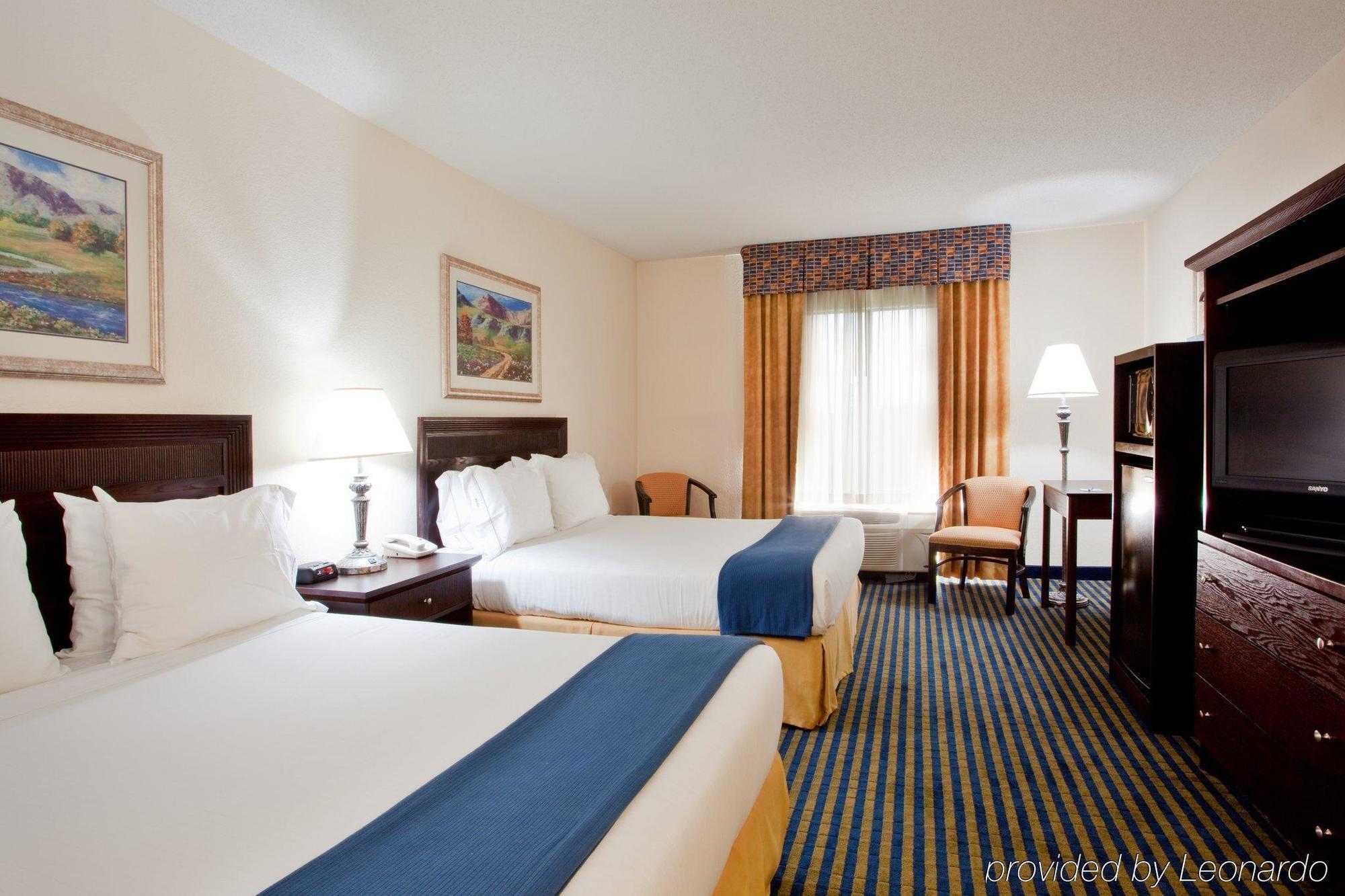 Holiday Inn Express & Suites Chesapeake By Ihg Екстериор снимка