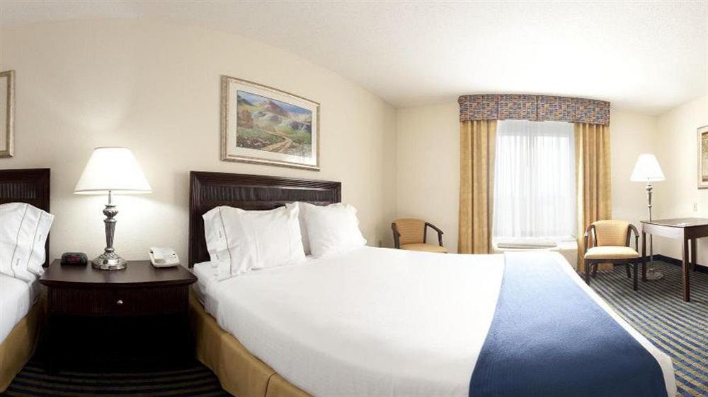 Holiday Inn Express & Suites Chesapeake By Ihg Екстериор снимка