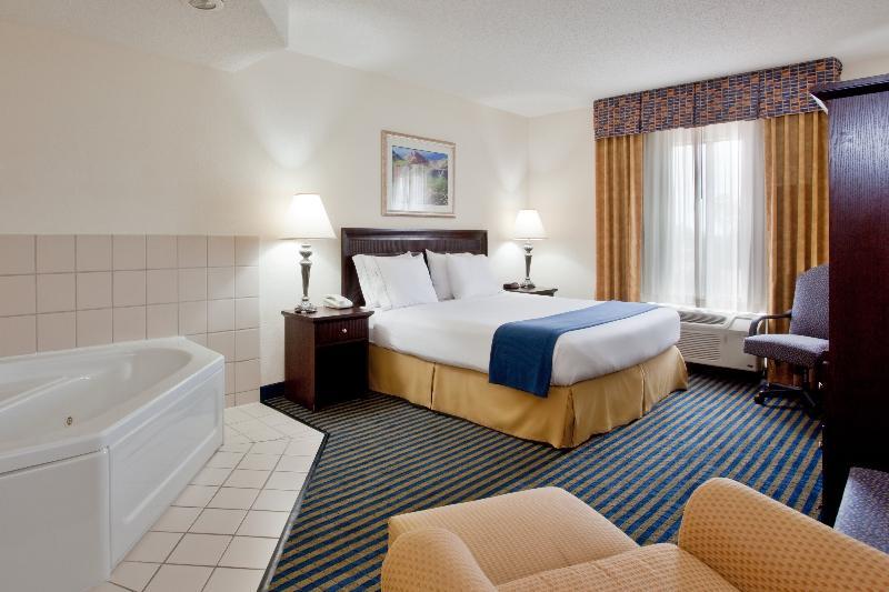 Holiday Inn Express & Suites Chesapeake By Ihg Екстериор снимка